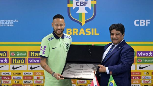 Neymar Becomes Brazil's All-time Leading Goal Scorer Mediaage NG Brasillero - Brazil - September 09 - Mediaage NG News - Brazilian footballer, Neymar has becoming the country's male all-time top scorer, surpassing the late Pele with two goals in a World Cup qualifying 5-1 win over Bolivia.