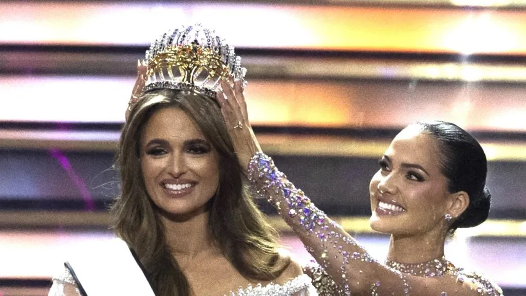 Deaf Woman Crowned Miss South Africa Following Withdrawal Of A Finalist Over Her Nigerian Heritage Mediaage NG Mia le Roux was crowned Miss South Africa following a divisive competition which saw one finalist withdraw, after being trolled over her Nigerian heritage.