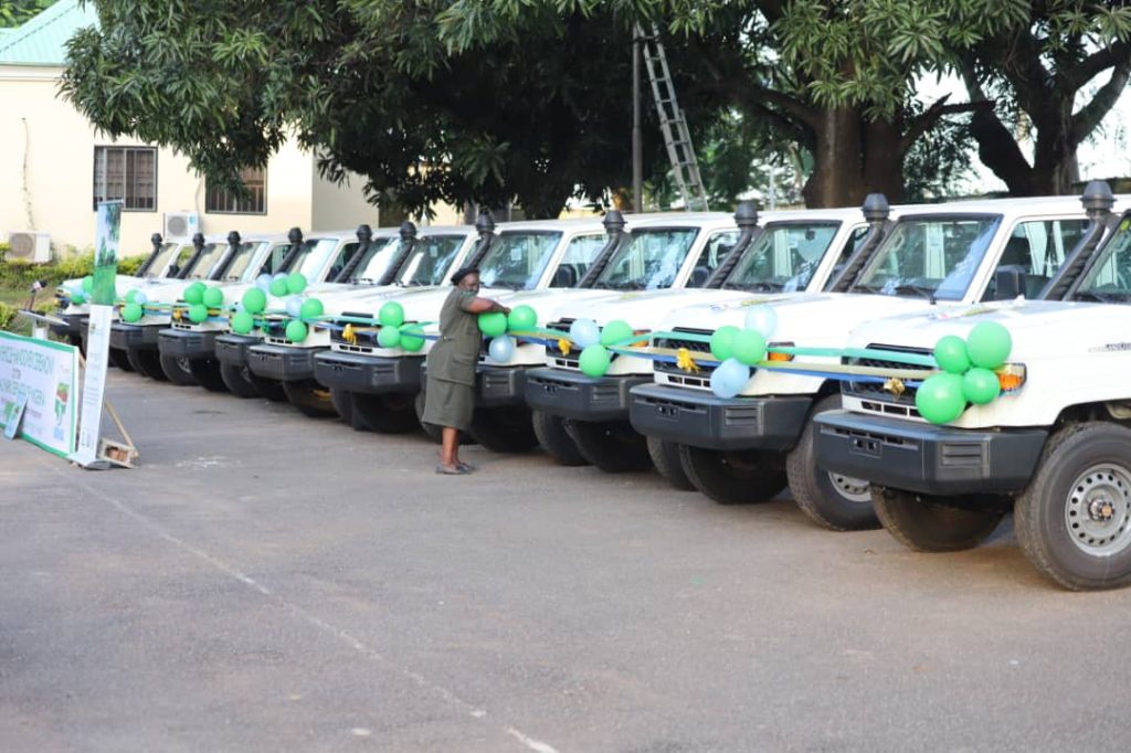Environment Minister Hands Over Vehicles to National Park Service, Says ACReSAL Key to Building Community Resilience Mediaage NG Nigeria's Minister of Environment on Friday handed over ranger vehicles to the National Park Service, while describing the 'tremendous strides' made by the Agro-Climatic Resilience in Semi-Arid Landscapes (ACReSAL) as key to building community resilience and increasing sustainable landscape management practices.