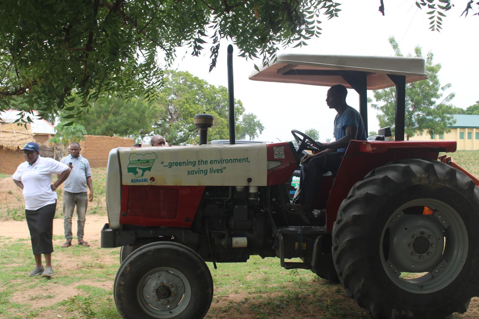 FCT ACReSAL Impact Stories: Focus on Tractor Provision Mediaage NG Tractors improve farming activities by speeding up tasks, increasing productivity, and enabling sustainable practices. ACReSAL's provision of tractors for farmers in FCT communities centres on facilitating the commercialisation and scaling-up of products in an aid to boost farmer's agricultural fruitfulness and reduce manual labour.