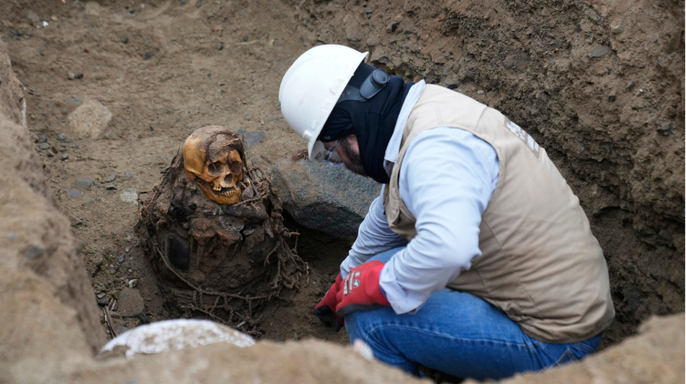 1,000-Year-Old Pre-Incan Mummy Discovered By Utility Workers In Peru. Mediaage NG Utility workers recently came across a millennia-old mummy that predates the Inca Empire.