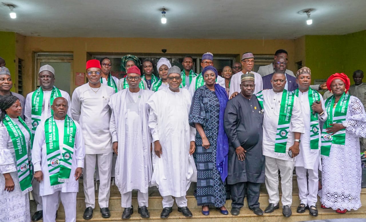 Nigeria's Health Ministry Honours Retirees Mediaage NG Nigeria's Health and Social Welfare Ministry on Thursday honored its long-serving staff of the Department of Hospital Services (DHS), celebrating their decades of dedicated service while pledging to continuously make use of their expertise,even in retirement.