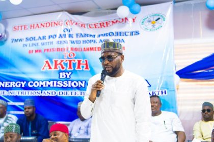 ECN Launches 7MW Solar Power Project at Aminu Kano Teaching Hospital Mediaage NG The Energy Commission of Nigeria (ECN) has commenced the construction of a 7-megawatt solar power project at the Aminu Kano Teaching Hospital (AKTH), a move aimed at guaranteeing uninterrupted electricity supply for one of Nigeria’s leading healthcare institutions.