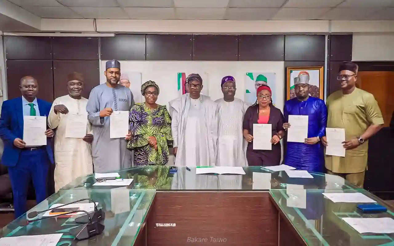 Salako to New FMC Chiefs: Align with Govt Priorities or Risk Falling Short Mediaage NG The Honourable Minister of State for Health and Social Welfare, Iziaq Adekunle Salako, has charged newly appointed Medical Directors of Federal Medical Centres (FMCs) to commit fully to government policies and deliver efficient, people-focused healthcare services.