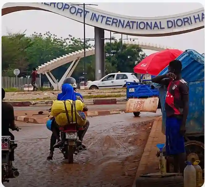 Gunfire at Niger’s Capital Airport Leaves 13 Dead in Coordinated Attack on Military Sites Mediaage NG An attack on Niger’s capital has killed 13 people after armed assailants targeted the country’s main airport and a nearby military airbase, authorities confirmed.