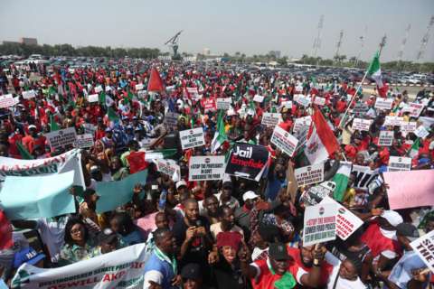 Nigeria's Central Bank Raises Interest Rates Mediaage NG In an effort to curb inflation, Nigeria's Central Bank (CBN) has raised interest rates on a day thousands of protesters against government's handling of the economy is taking place.
