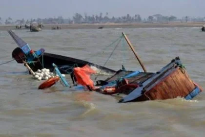 Rescue Efforts Ongoing After Boat Capsizes Mediaage NG Kebbi - Mediaage NG News - Rescue efforts are ongoing in Nigeria’s north-western Kebbi state after a passenger boat capsized on the River Niger.